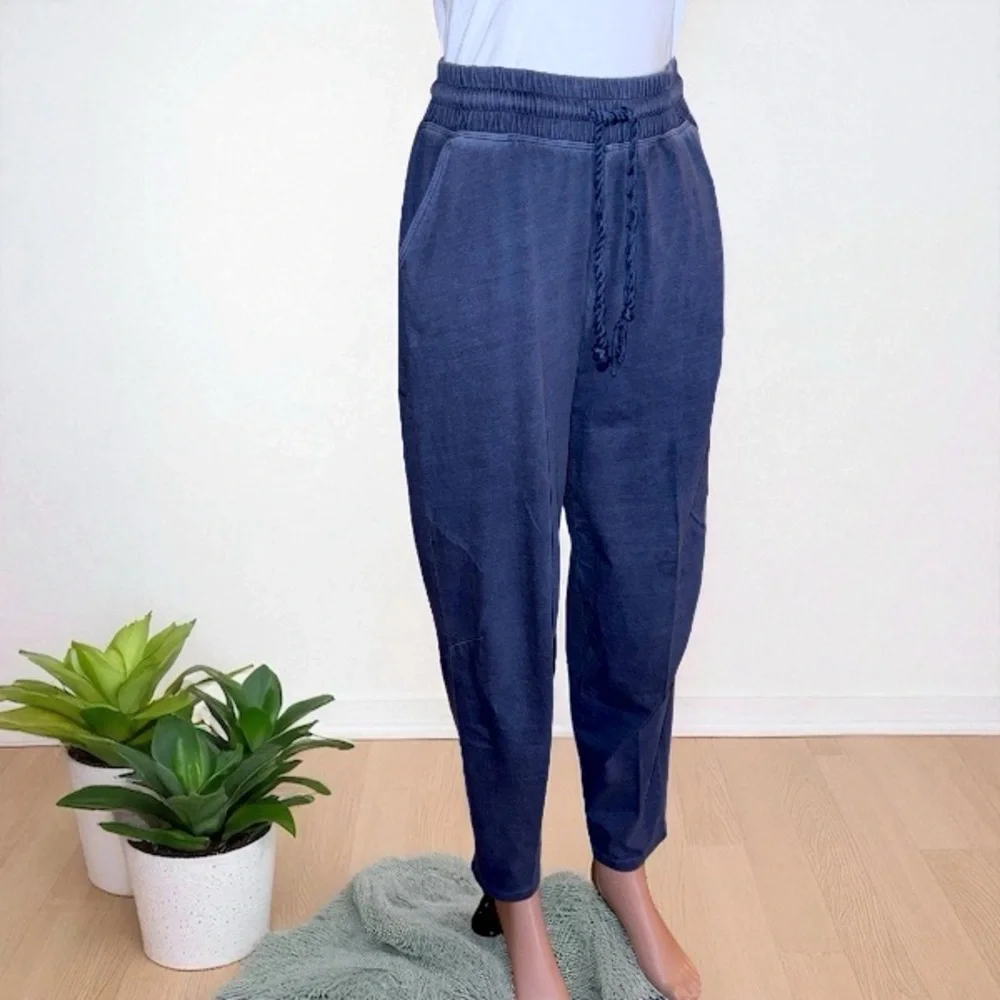 Universal Threads Women's Tapered Ankle Pull-On Joggers - Picture 9 of 16